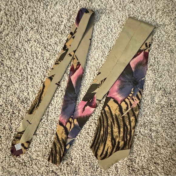 EUC Bill Robin Son 100% Silk Tie Necktie with Tiger Stripes and Flower - Picture 2 of 7